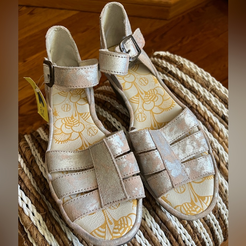 NWT Fly London Rese Corcuma Rose Silver Sandals with Strap